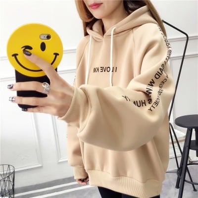 Sudadera Beige con Capucha y Estilo Casual